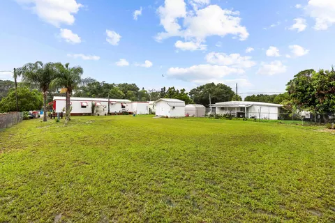 Exterior - 5985 SE 94th Trl, Okeechobee, FL 34974 photo 6 of 9