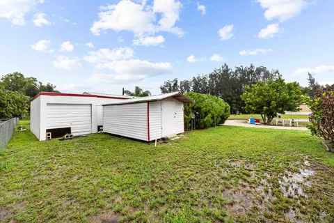 Exterior - 5985 SE 94th Trl, Okeechobee, FL 34974 photo 8 of 9
