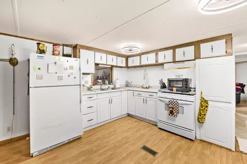 Kitchen - 5985 SE 94th Trl, Okeechobee, FL 34974 photo 3 of 3