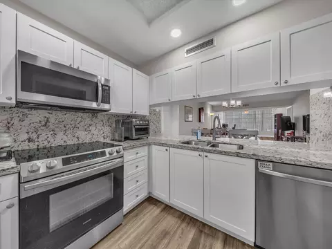 1701 Whitehall Dr #302, Davie, FL 33324
