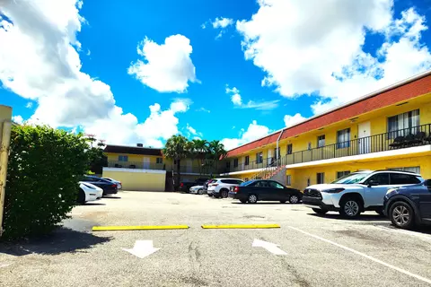 1020 Crystal Lake Dr #209, Pompano Beach, FL 33064