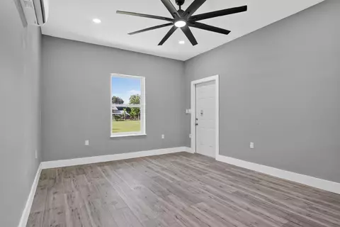 Living - 2055 SW 3rd St, Okeechobee, FL 34974 photo 2 of 4