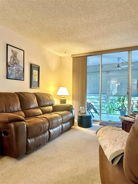 4899 NW 26th Ct, Lauderdale Lakes, FL 33313