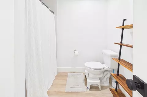 Bath - 6784 3rd St, Jupiter, FL 33458 photo 2 of 8