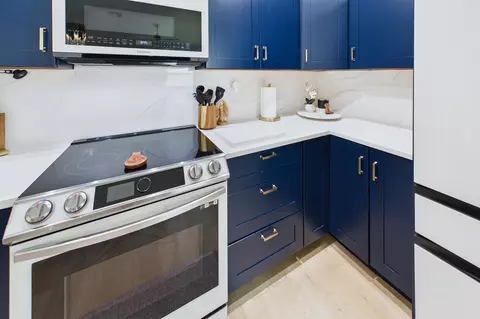 Kitchen - 6784 3rd St, Jupiter, FL 33458 photo 9 of 15