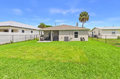 Exterior - 6784 3rd St, Jupiter, FL 33458 photo 7 of 9