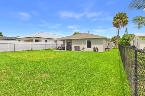 Exterior - 6784 3rd St, Jupiter, FL 33458 photo 8 of 9
