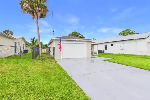 Exterior - 6784 3rd St, Jupiter, FL 33458 photo 2 of 9