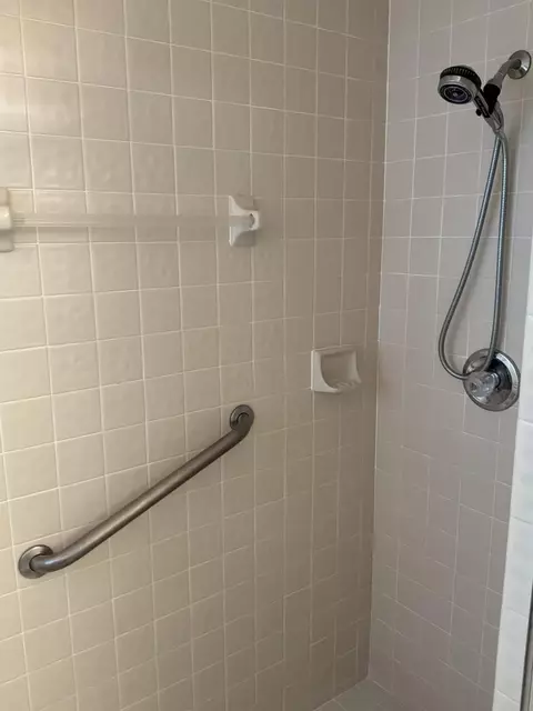 Bath - 7608 Red Ruby Dr, Delray Beach, FL 33446 photo 4 of 6