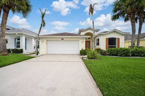 540 NW Lambrusco Dr, Port Saint Lucie, FL 34986