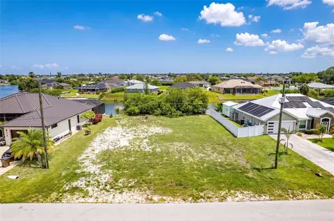 623 NE 7th Ter, Cape Coral, FL 33909