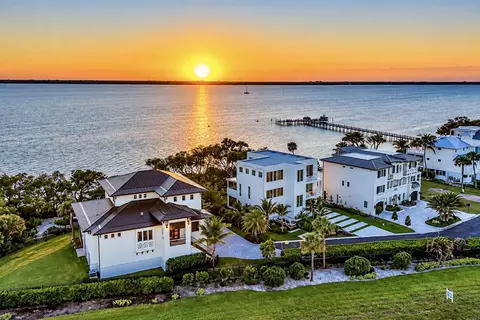 7683 Pelican Pointe Dr, Jensen Beach, FL 34957