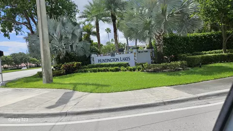 7185 Huntington Ln, Delray Beach, FL 33446