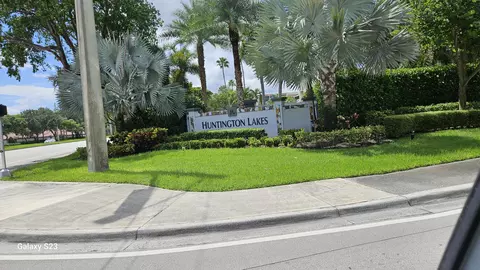 7185 Huntington Ln, Delray Beach, FL 33446