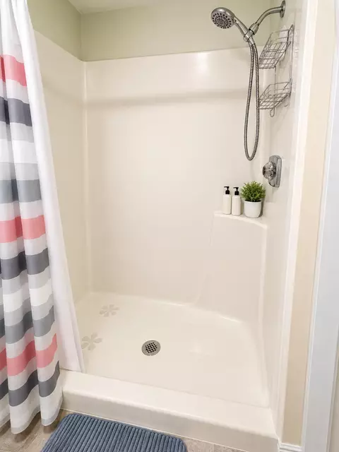 Bath - 3254 SE Aster Ln #J239, Stuart, FL 34994 photo 5 of 6