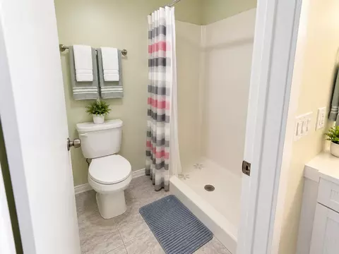 Bath - 3254 SE Aster Ln #J239, Stuart, FL 34994 photo 4 of 6