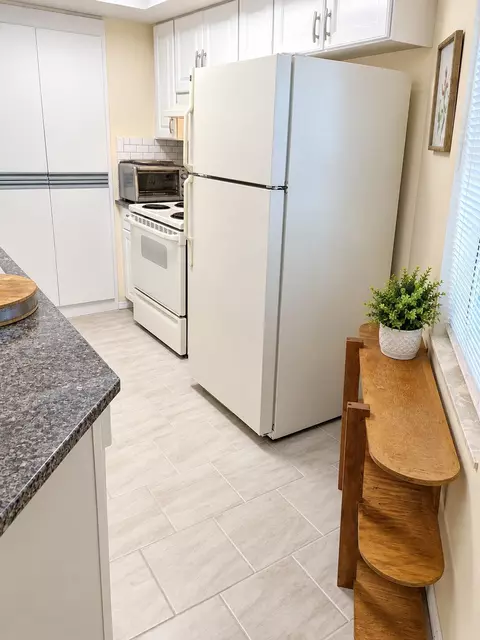 Kitchen - 3254 SE Aster Ln #J239, Stuart, FL 34994 photo 2 of 2