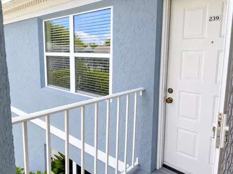 Exterior - 3254 SE Aster Ln #J239, Stuart, FL 34994 photo 3 of 7