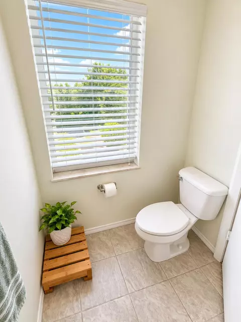 Bath - 3254 SE Aster Ln #J239, Stuart, FL 34994 photo 3 of 6