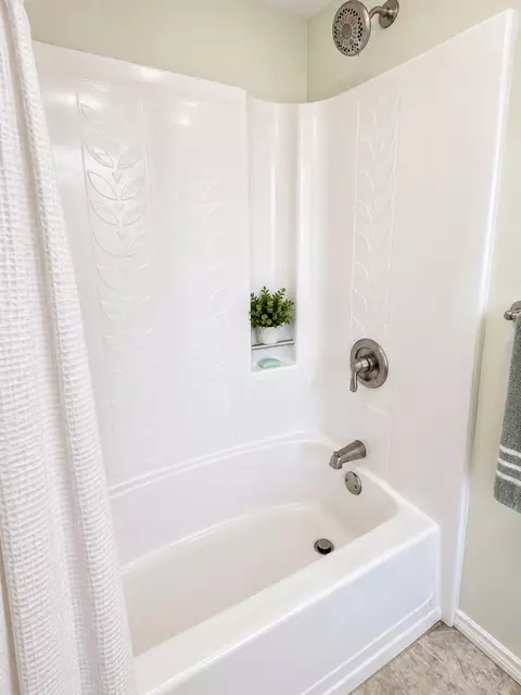 Bath - 3254 SE Aster Ln #J239, Stuart, FL 34994 photo 2 of 6