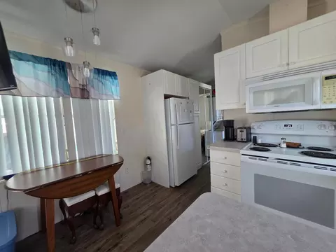 Kitchen - 6494 SE 55th St, Okeechobee, FL 34974 photo 1 of 3