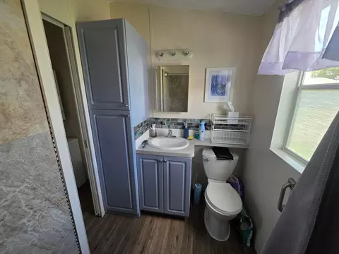 Bath - 6494 SE 55th St, Okeechobee, FL 34974 photo 2 of 3