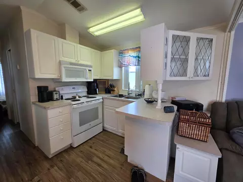Kitchen - 6494 SE 55th St, Okeechobee, FL 34974 photo 2 of 3
