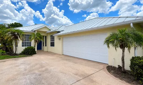 9437 Poinciana Ct, Fort Pierce, FL 34951