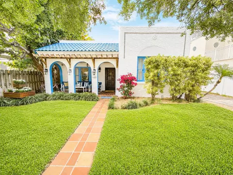 1415 NE 4th Pl, Fort Lauderdale, FL 33301