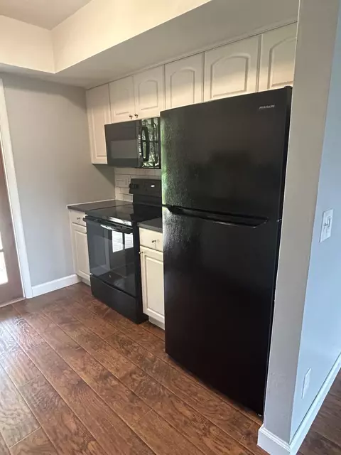 Kitchen - 223 Bent Arrow Dr, Jupiter, FL 33458 photo 3 of 3