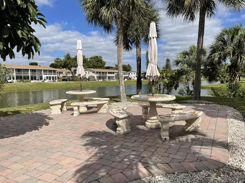218 Somerset L, West Palm Beach, FL 33417