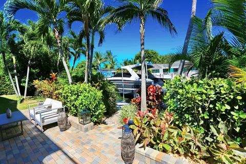 Exterior - 4110 NE 27th Ave, Lighthouse Point, FL 33064 photo 7 of 8