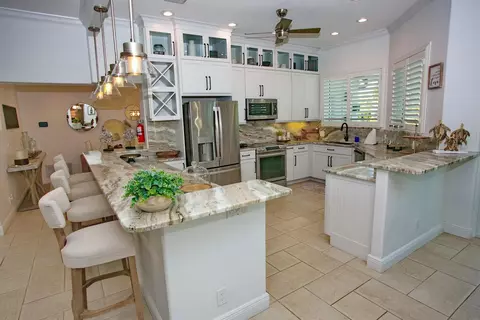 Kitchen - 4110 NE 27th Ave, Lighthouse Point, FL 33064 photo 3 of 7