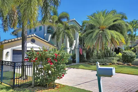 Exterior - 4110 NE 27th Ave, Lighthouse Point, FL 33064 photo 2 of 8