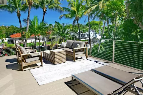Exterior - 4110 NE 27th Ave, Lighthouse Point, FL 33064 photo 3 of 8