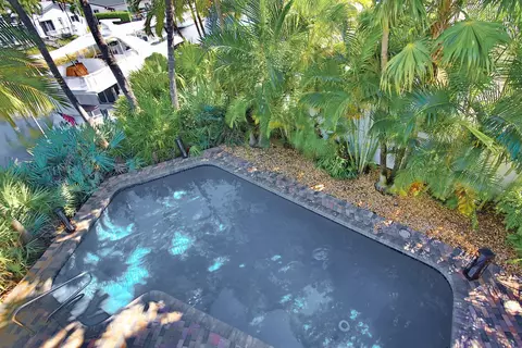 Exterior - 4110 NE 27th Ave, Lighthouse Point, FL 33064 photo 5 of 8