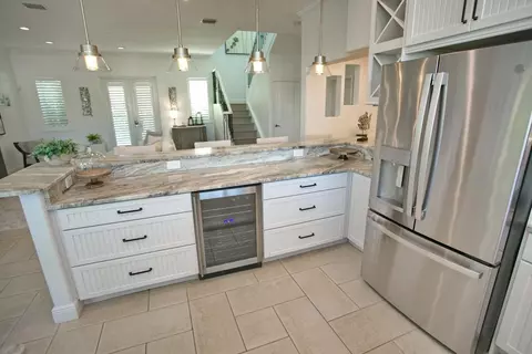 Kitchen - 4110 NE 27th Ave, Lighthouse Point, FL 33064 photo 6 of 7