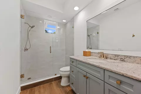 Bath - 106 Toteka Cir, Jupiter, FL 33458 photo 4 of 5