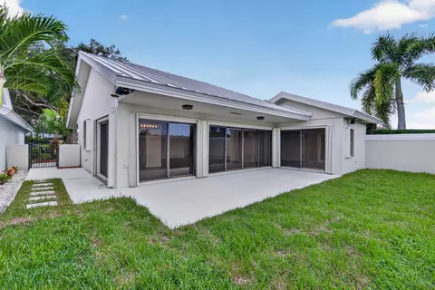Exterior - 406 River Edge Rd, Jupiter, FL 33477 photo 5 of 11