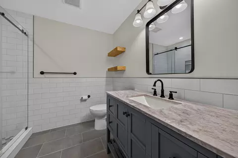 Bath - 406 River Edge Rd, Jupiter, FL 33477 photo 4 of 5