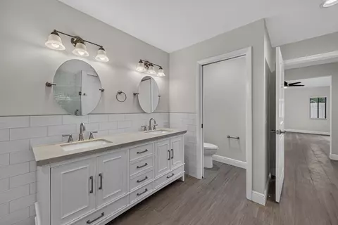 Bath - 406 River Edge Rd, Jupiter, FL 33477 photo 3 of 5