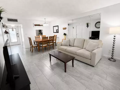 6300 NW 62nd St #308, Tamarac, FL 33319