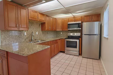 6636 SW 41st St, Davie, FL 33314