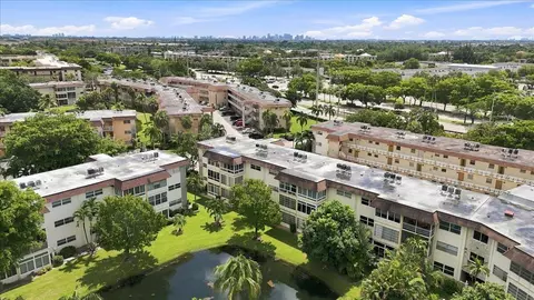 5121 W Oakland Park #109, Lauderdale Lakes, FL 33313