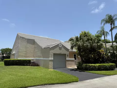 225 N Lakeshore Dr, Hypoluxo, FL 33462