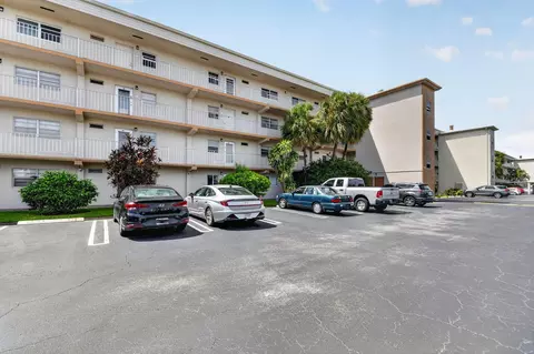 230 NE 26th Ave #412, Boynton Beach, FL 33435