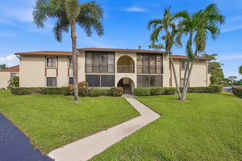 331 Knotty Pine Cir #D-2, Greenacres, FL 33463