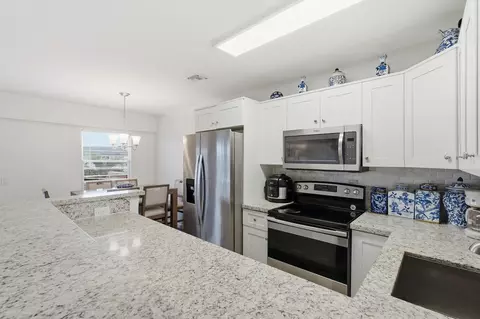 Kitchen - 209 Brighton E, Boca Raton, FL 33434 photo 4 of 5