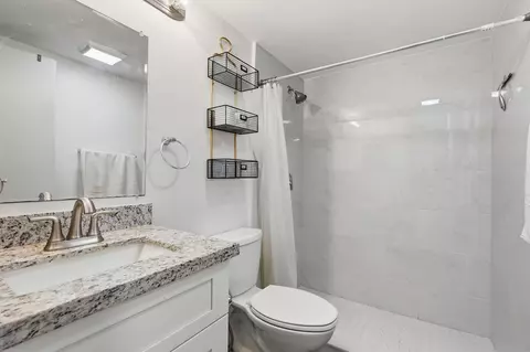 Bath - 209 Brighton E, Boca Raton, FL 33434 photo 1 of 2