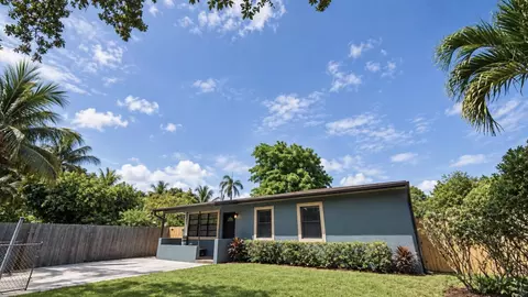 1142 Chateau Park Dr, Fort Lauderdale, FL 33311